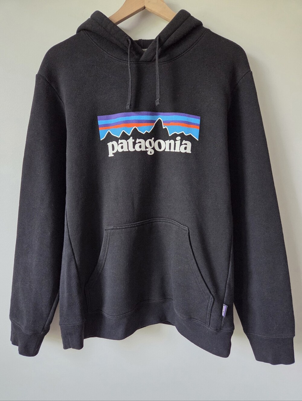 Patagonia Black P-6 Logo Pullover Hoodie Sweatshirt Mens Medoum - Picture 3 of 8